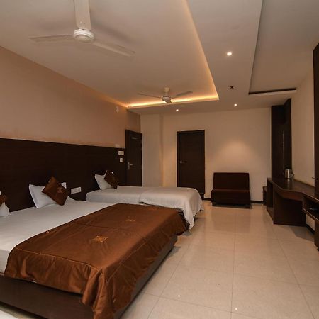 Shree Ram Hotel Удджайн Экстерьер фото