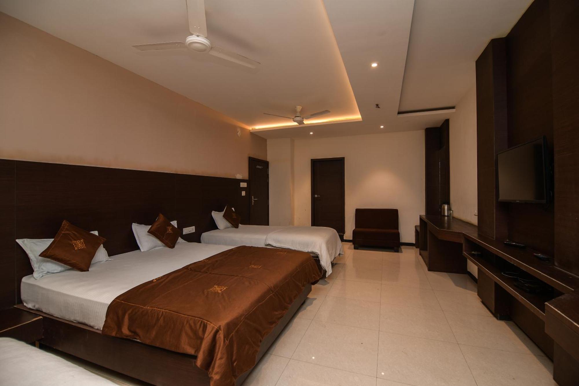 Shree Ram Hotel Удджайн Экстерьер фото