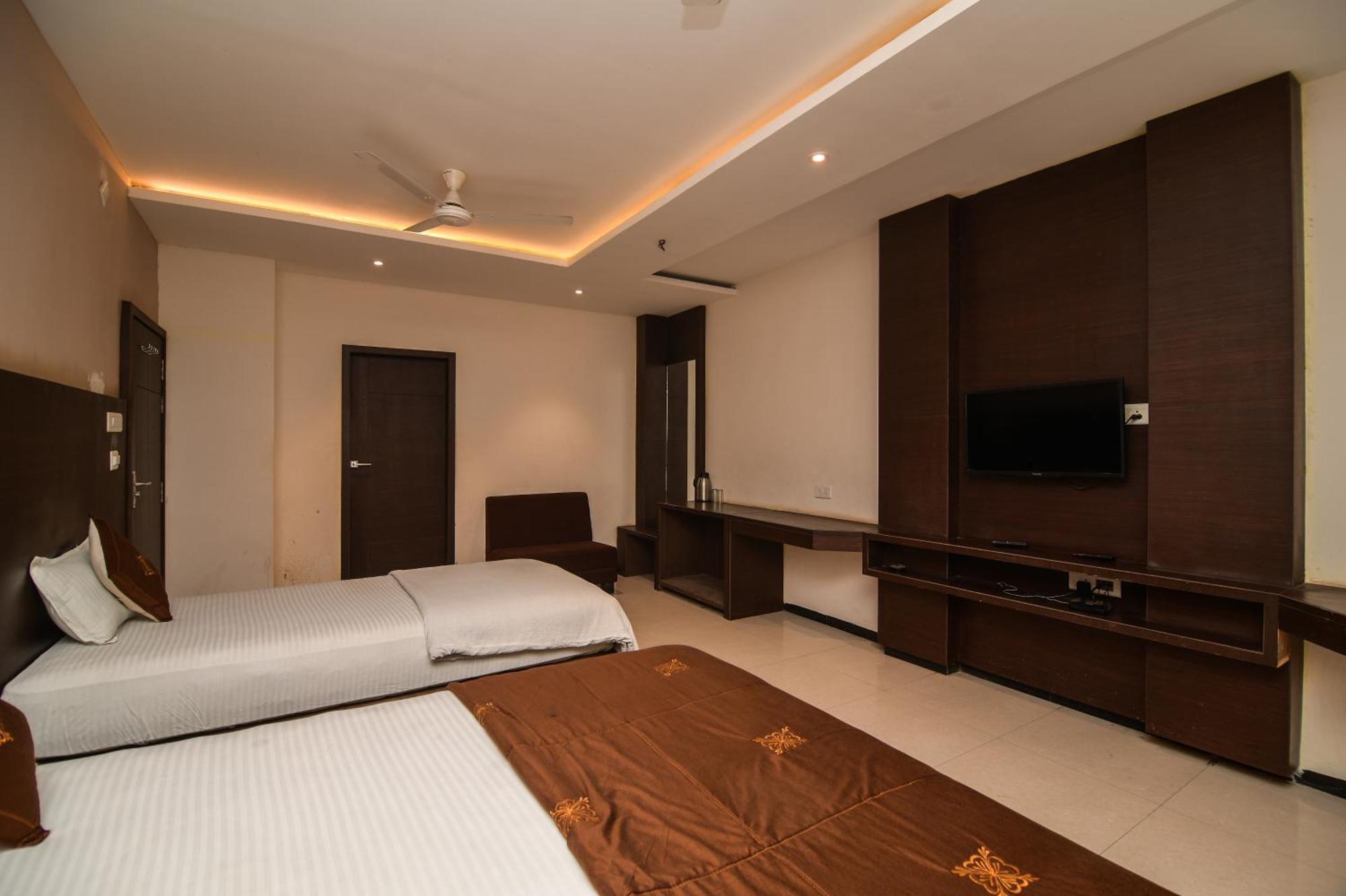 Shree Ram Hotel Удджайн Экстерьер фото