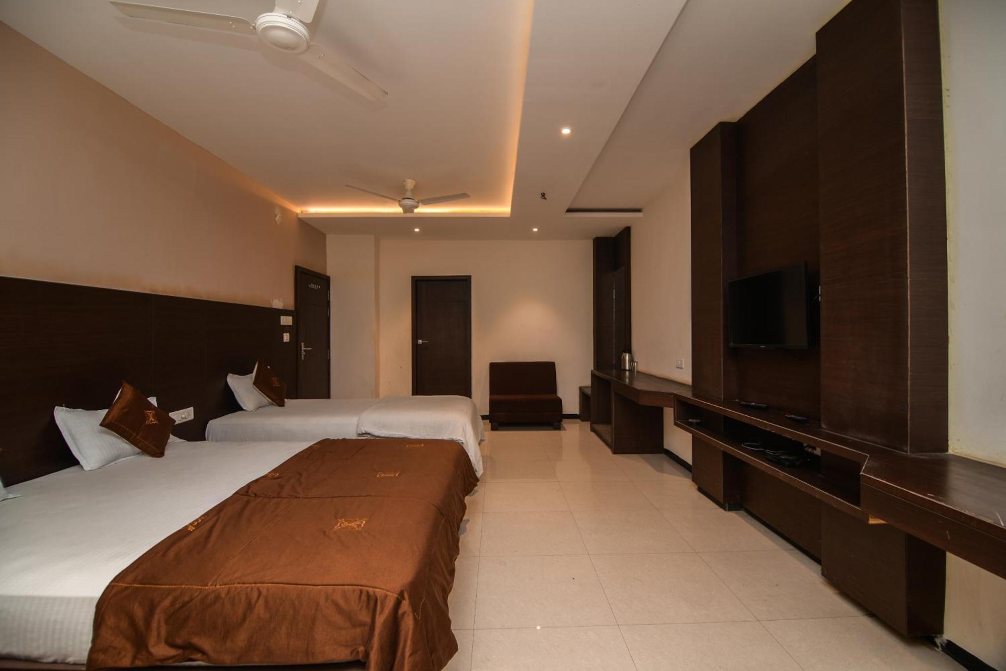 Shree Ram Hotel Удджайн Экстерьер фото