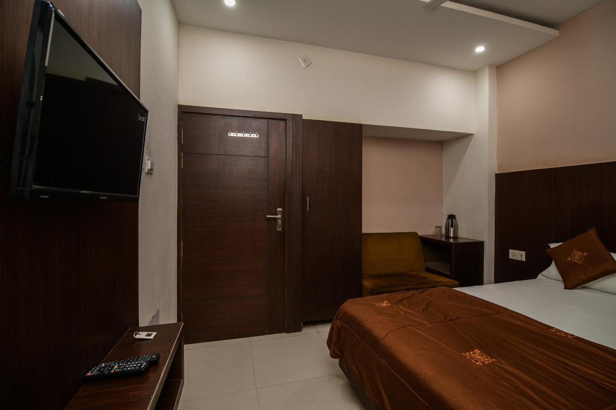 Shree Ram Hotel Удджайн Экстерьер фото