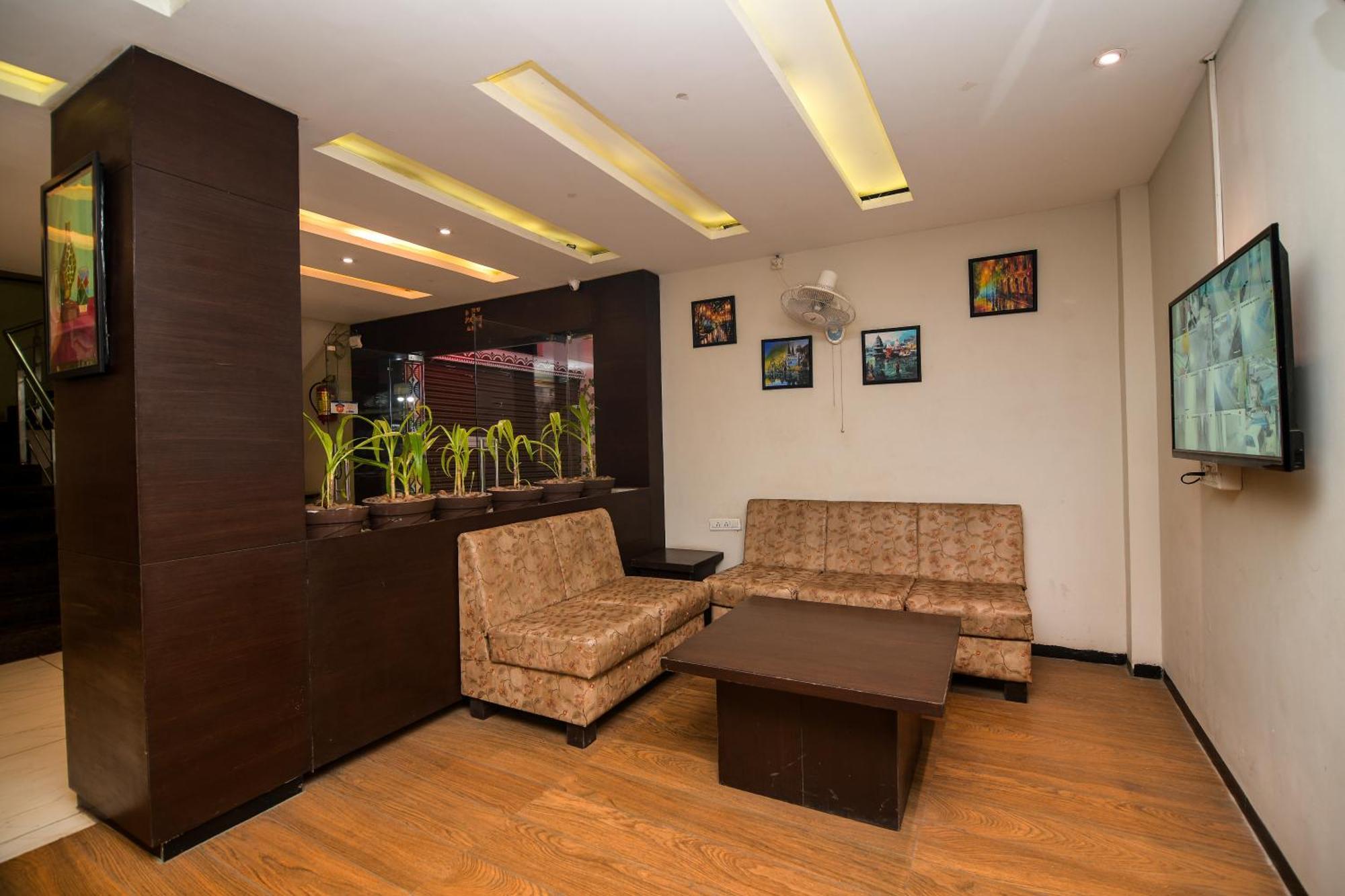 Shree Ram Hotel Удджайн Экстерьер фото