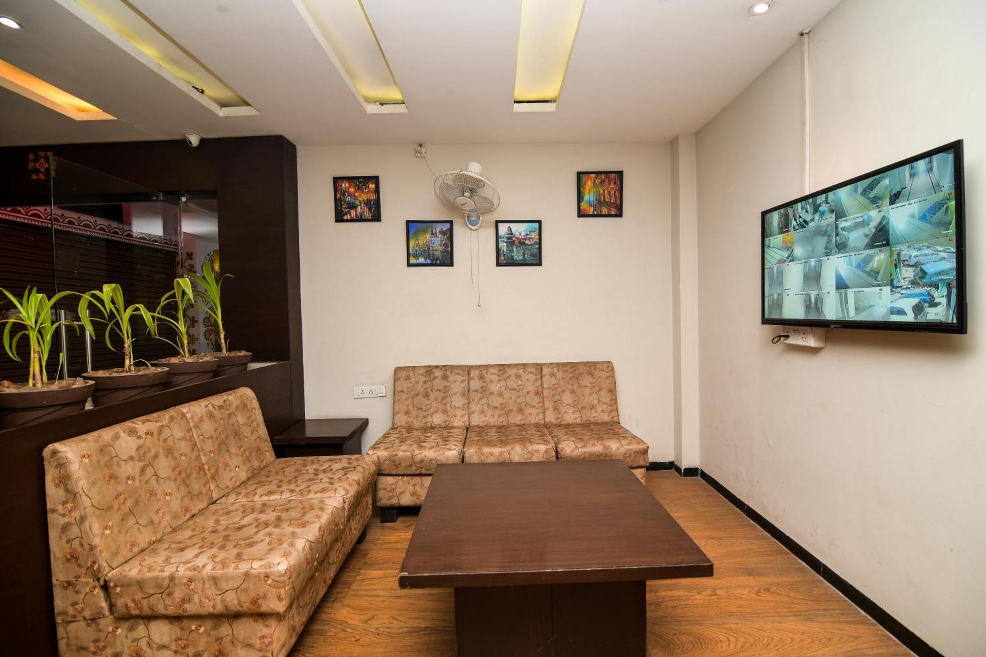 Shree Ram Hotel Удджайн Экстерьер фото