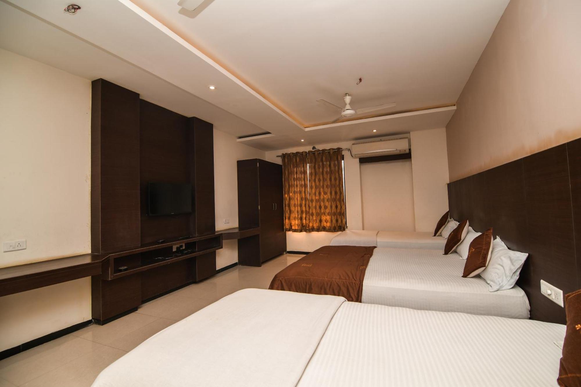 Shree Ram Hotel Удджайн Экстерьер фото