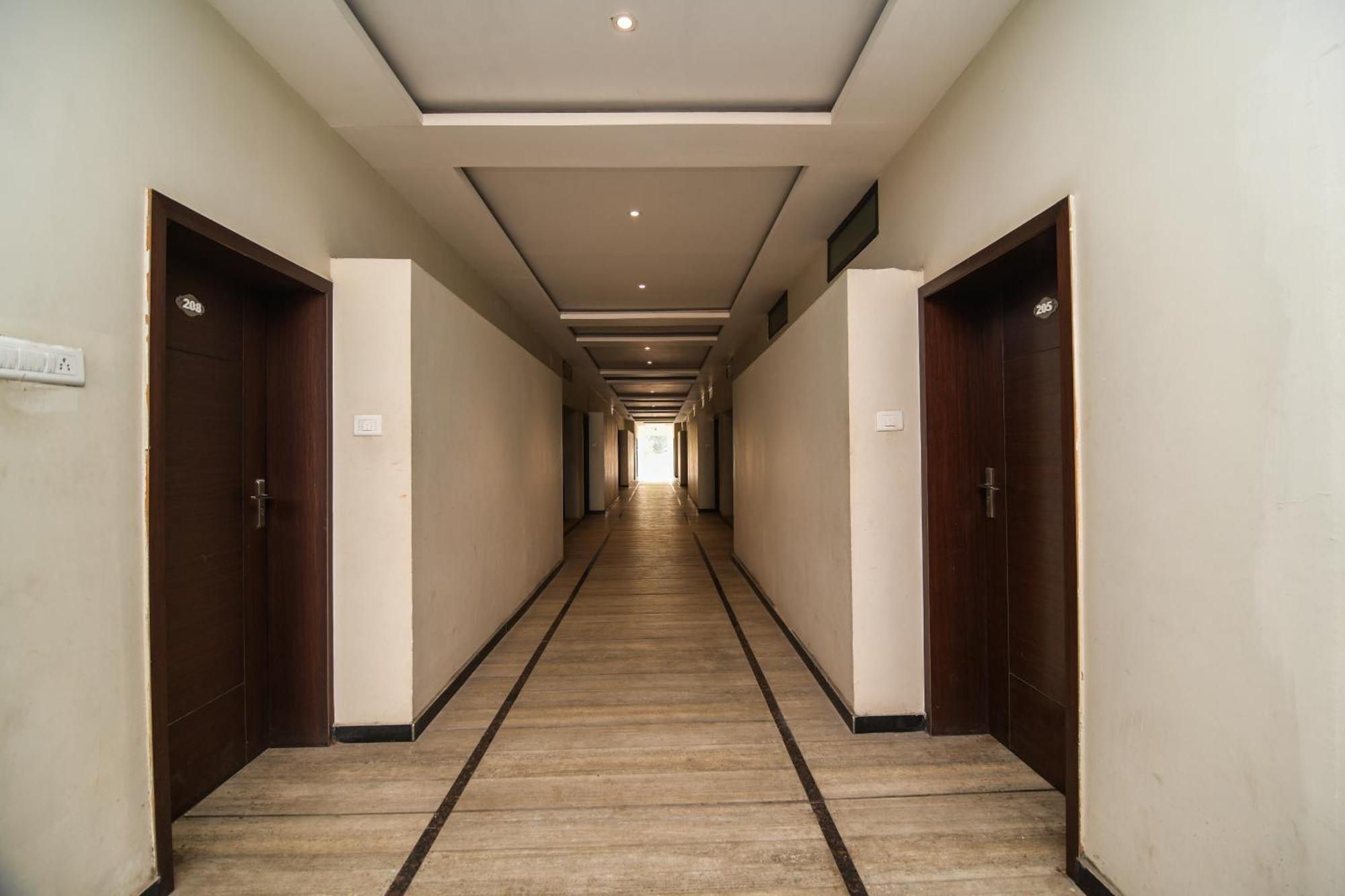 Shree Ram Hotel Удджайн Экстерьер фото
