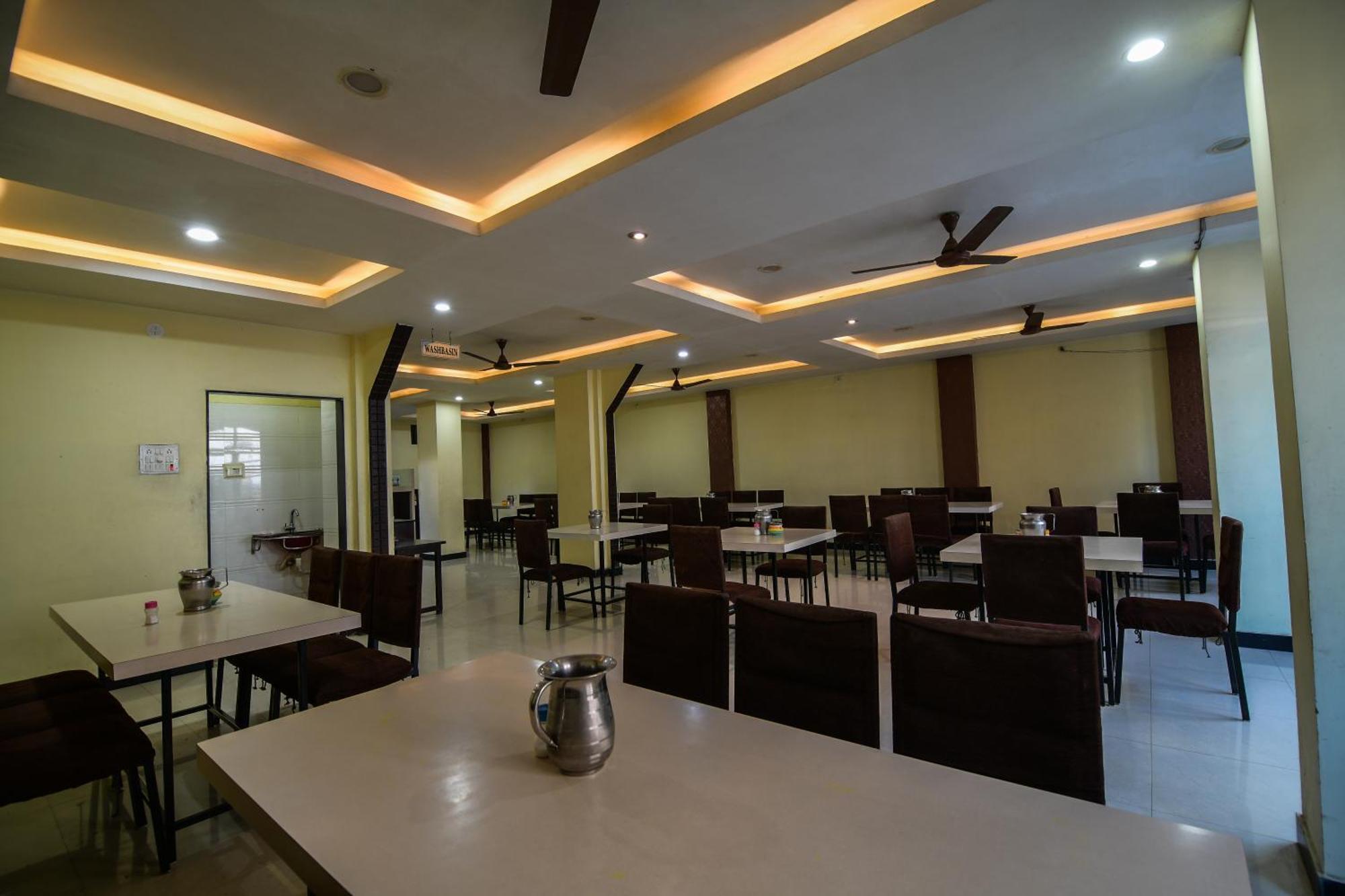 Shree Ram Hotel Удджайн Экстерьер фото