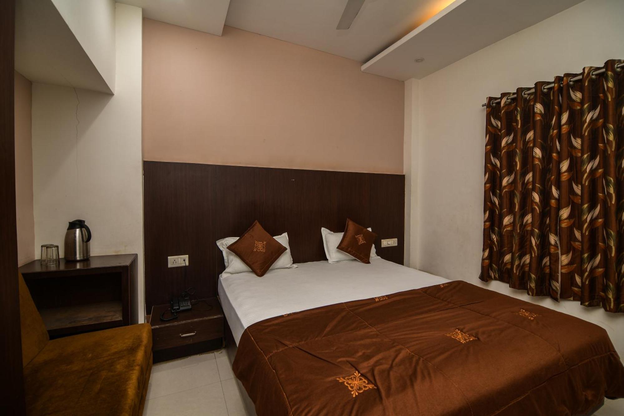 Shree Ram Hotel Удджайн Экстерьер фото