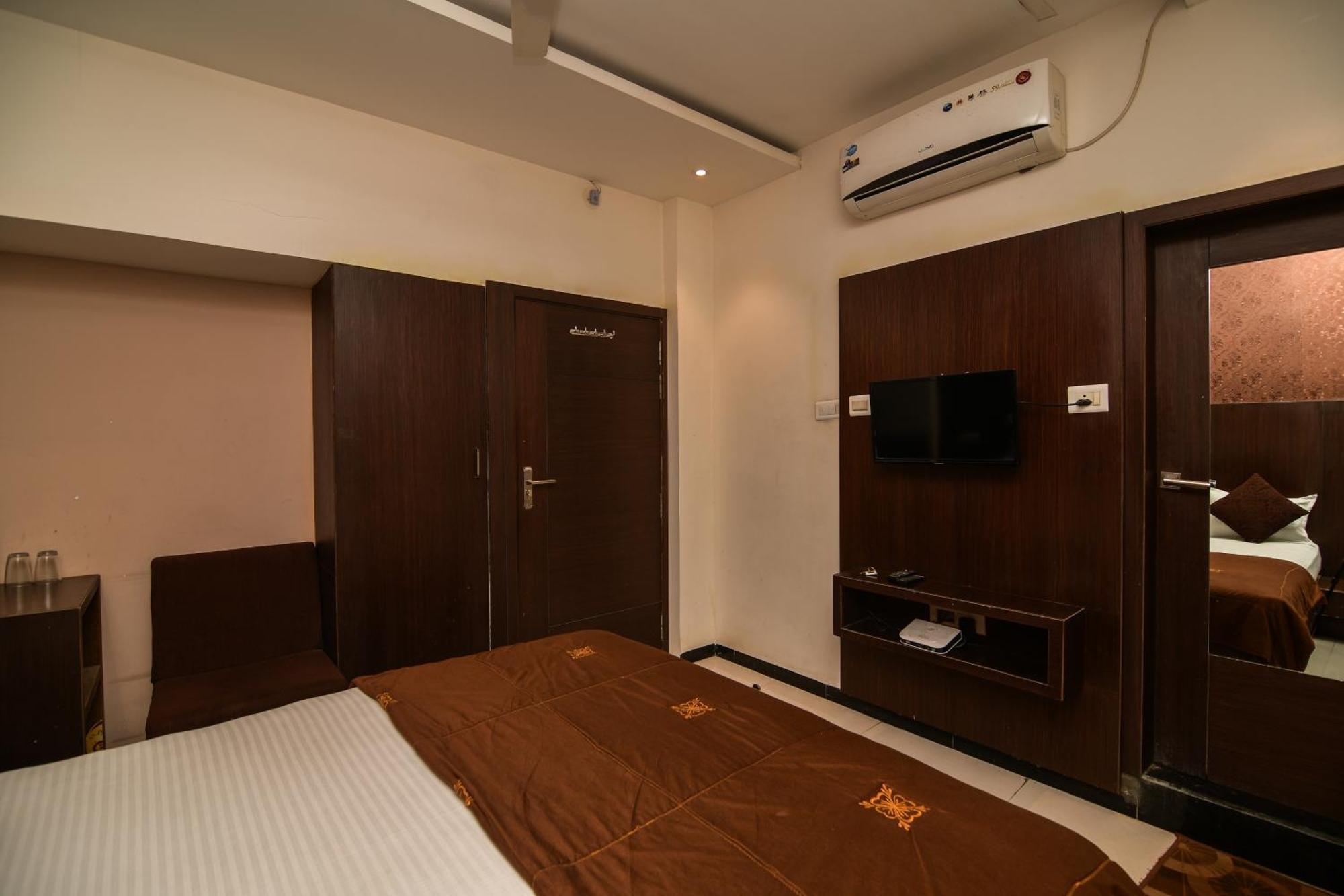 Shree Ram Hotel Удджайн Экстерьер фото